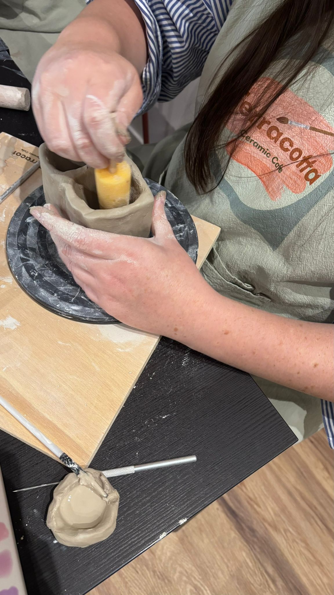 Painting ceramic pieces
